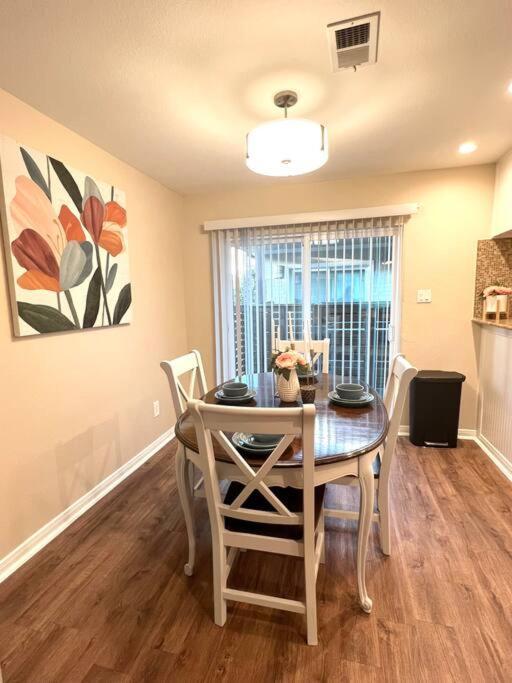 Lovely 2 Bedroom/2 Bath Houston, Heights/Galleria المظهر الخارجي الصورة