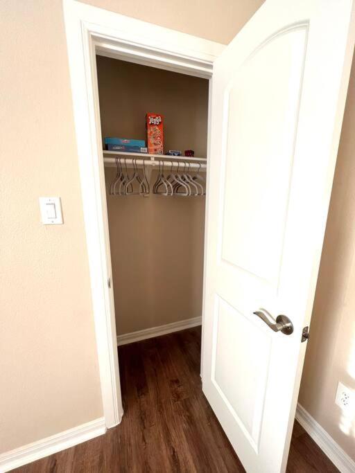 Lovely 2 Bedroom/2 Bath Houston, Heights/Galleria المظهر الخارجي الصورة